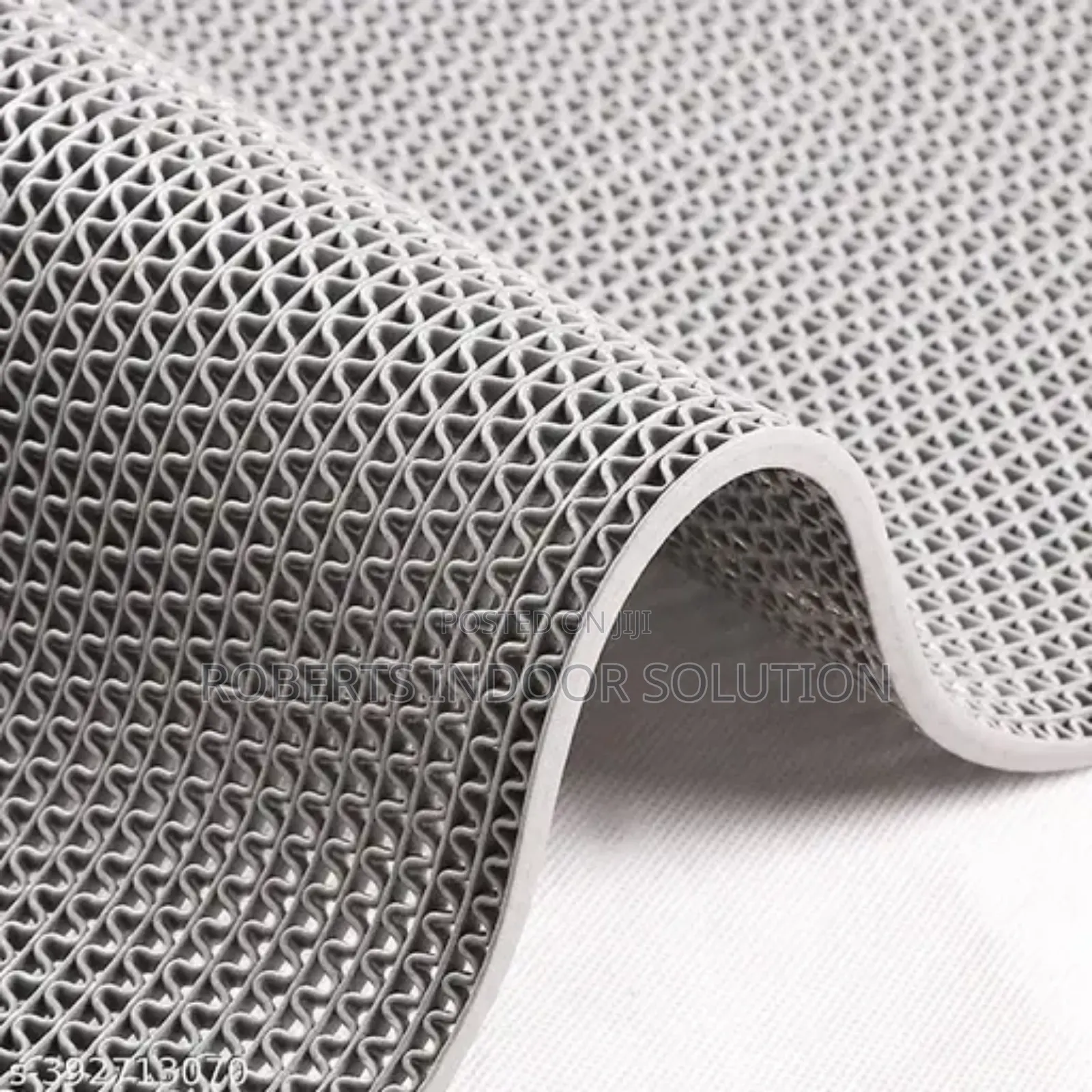 Grey Tough PVC
Perforated Surface
Non-Slip Backing
