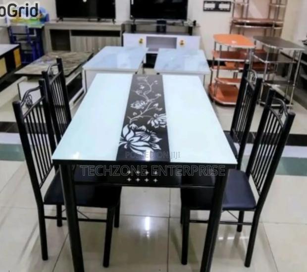 Executive 4 Sitter Dinning Table With Cushioned Seats