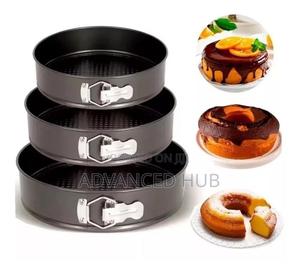 3pc Round Baking Tins - thumbnail 2