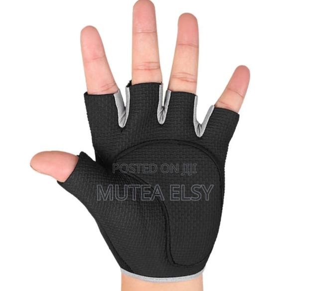 Gym/ Exercise Gloves - thumbnail 2