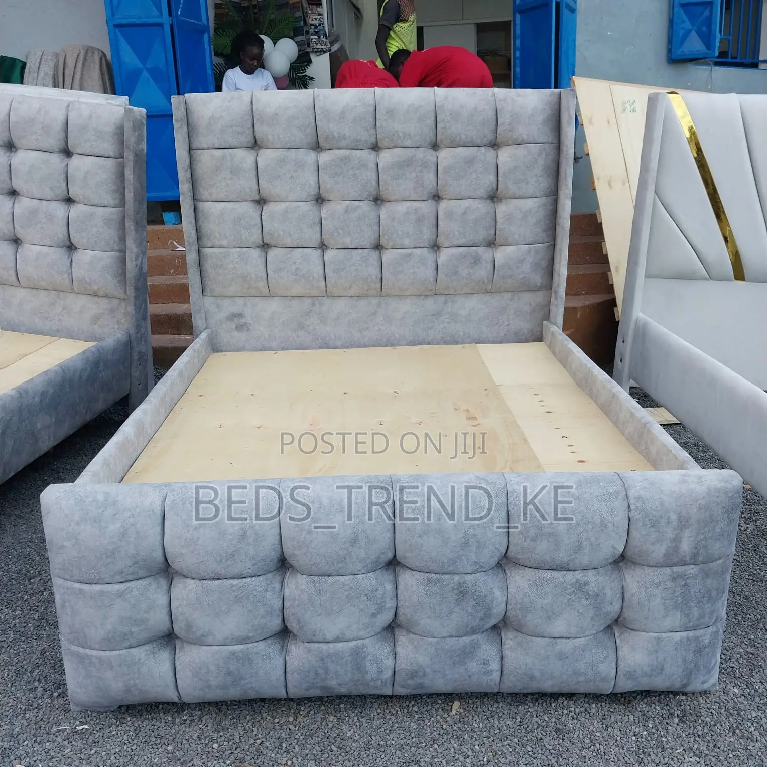 Elegant Gray 5 by 6 Chester Bed