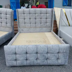 Elegant Gray 5 by 6 Chester Bed