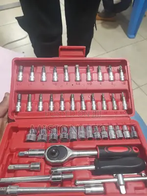 46-Piece 1/4" Drive Socket and Ratchet Wrench * 