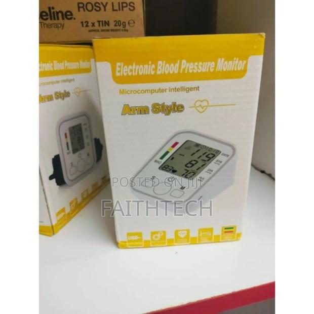 Digital Arm/Wristblood Pressure Bp Monitor Measuring Machine