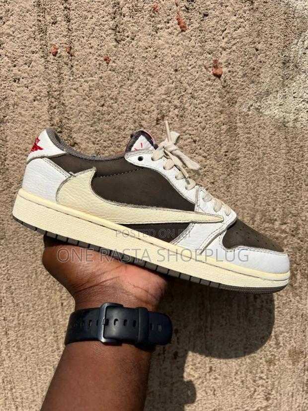 Sneakers Arena - main view