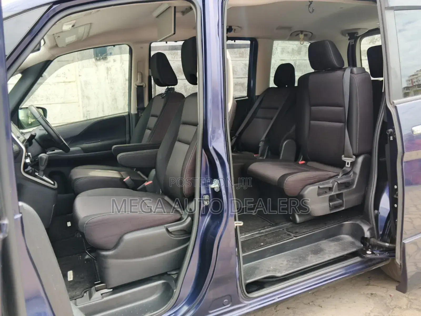 Nissan Serena 2018 Blue