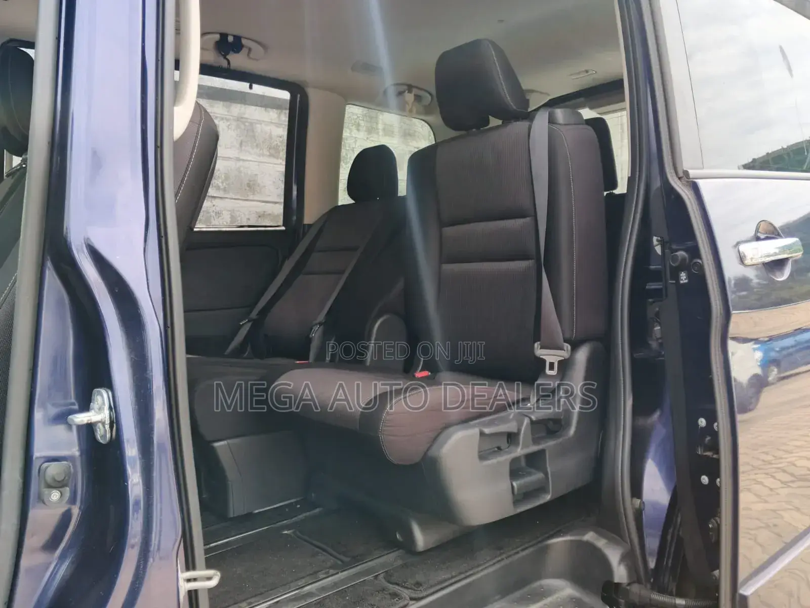 Nissan Serena 2018 Blue
