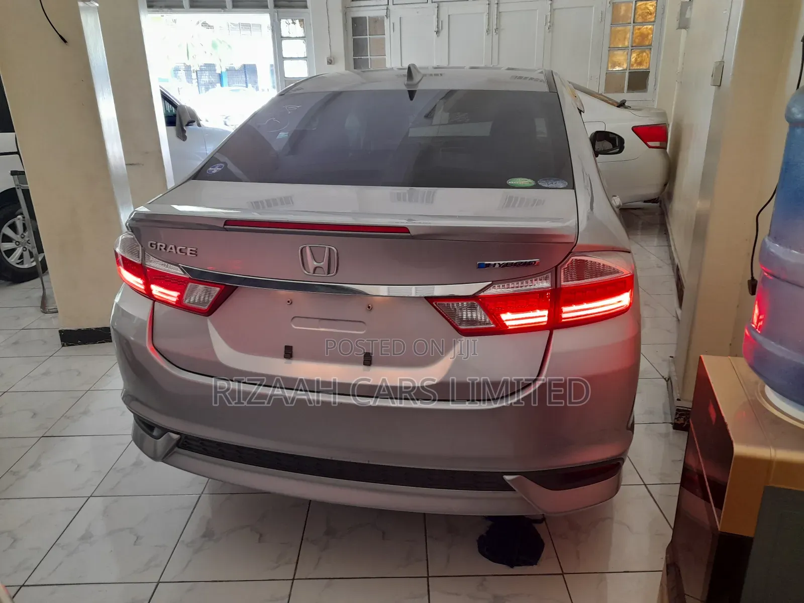 Honda Grace 2018 Silver