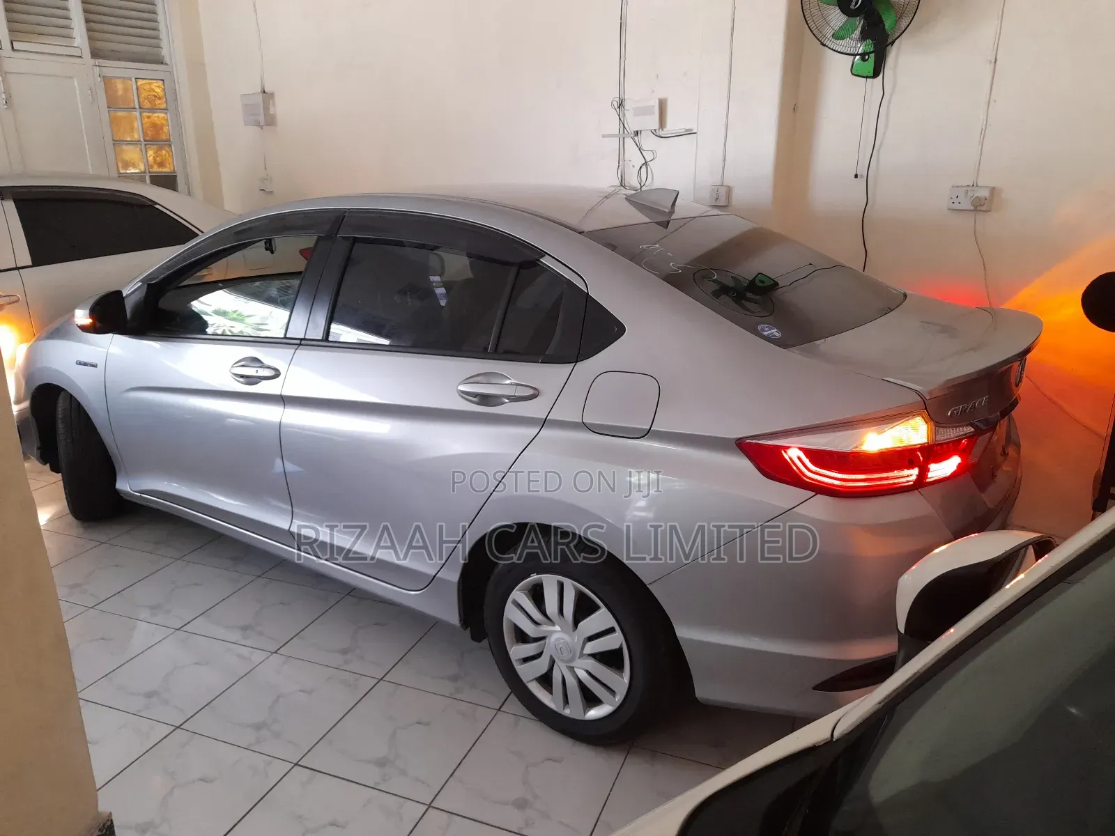 Honda Grace 2018 Silver
