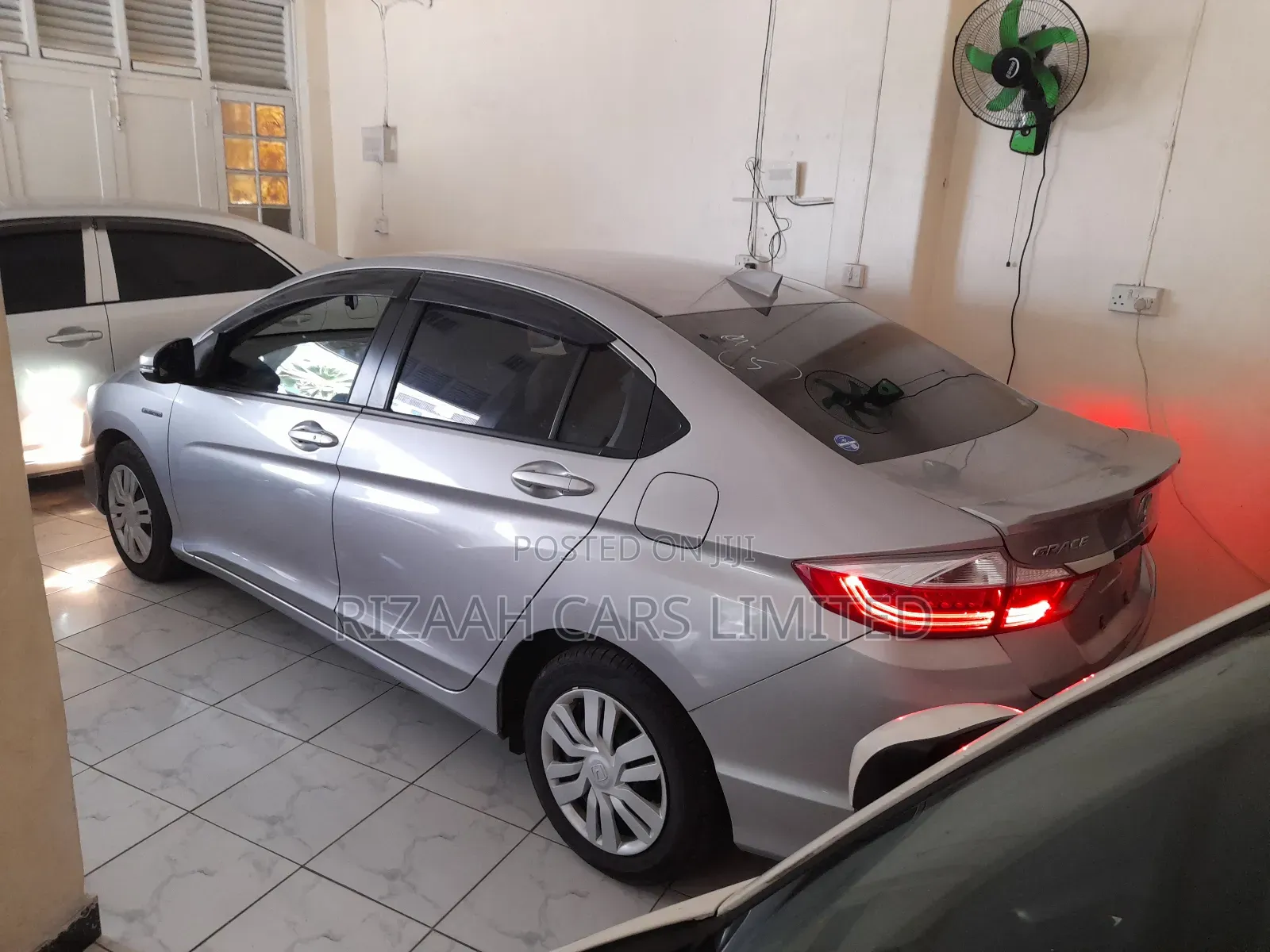 Honda Grace 2018 Silver