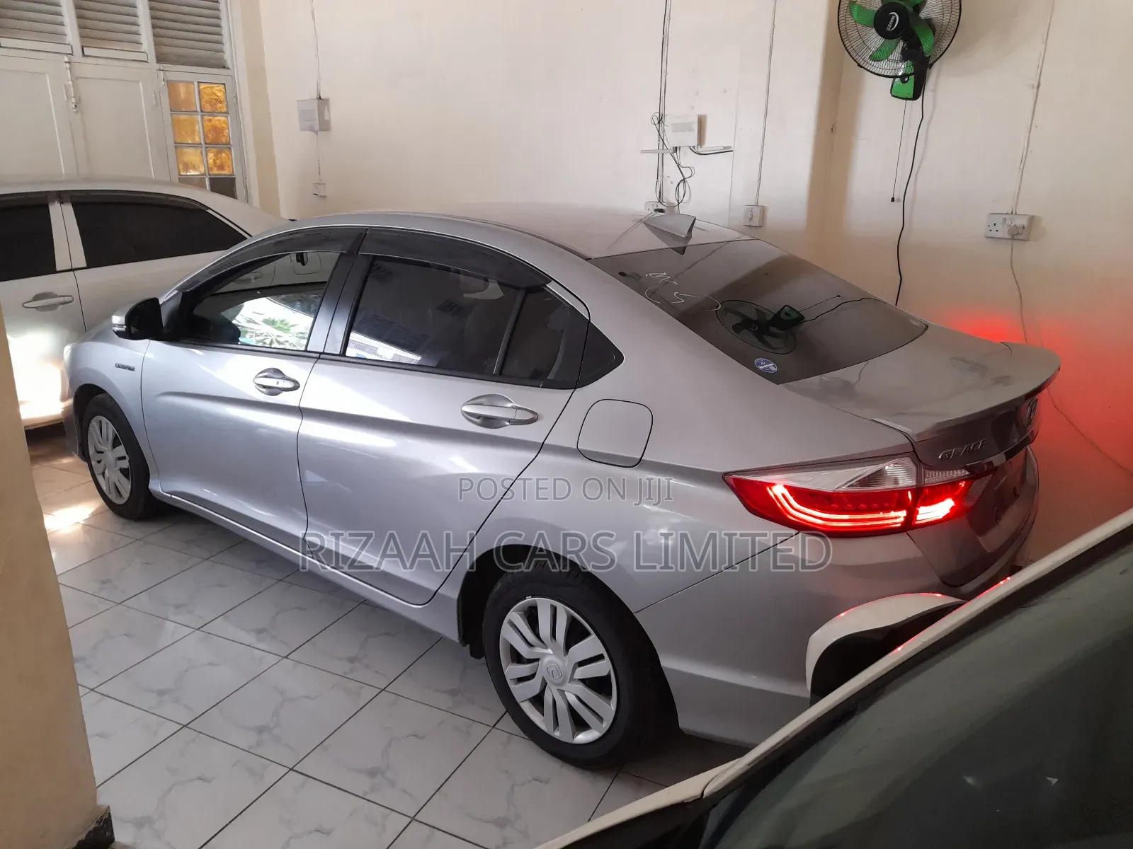 Honda Grace 2018 Silver
