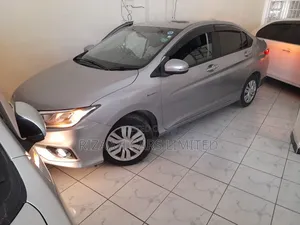 Honda Grace 2018 Silver