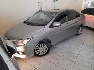Honda Grace 2018 Silver