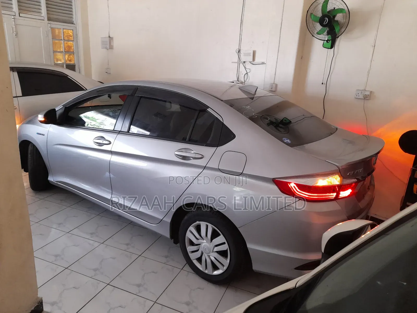 Honda Grace 2018 Silver
