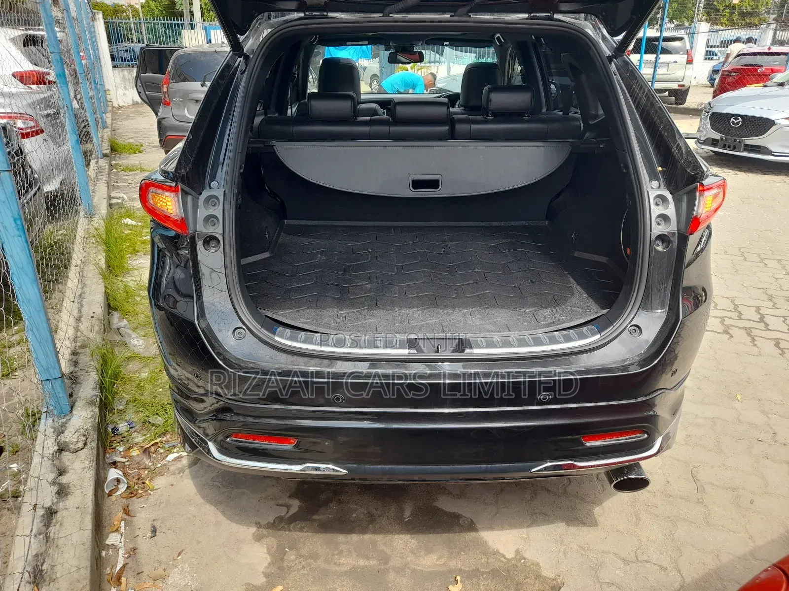 Toyota Harrier 2.0 2018 Black