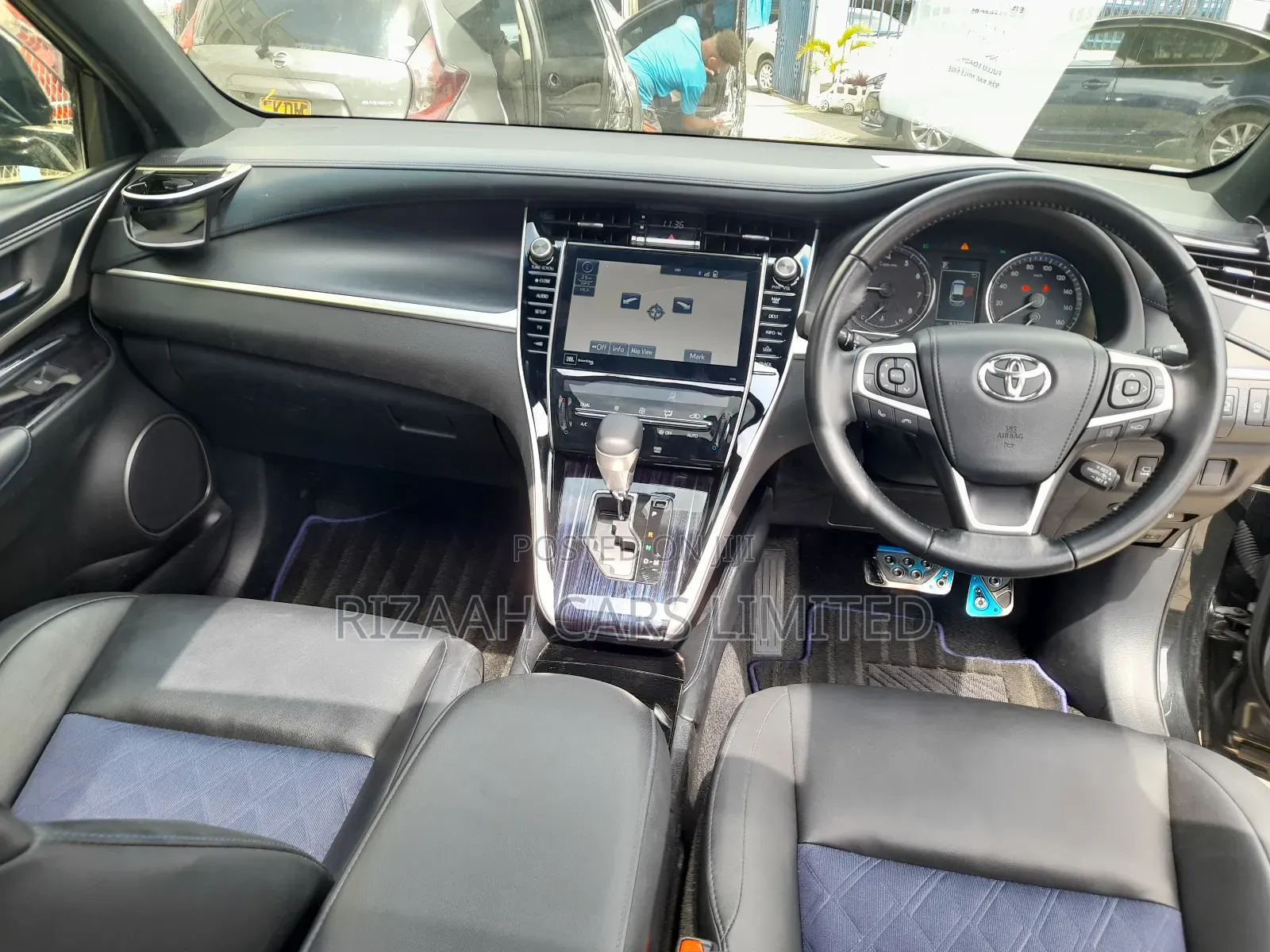 Toyota Harrier 2.0 2018 Black