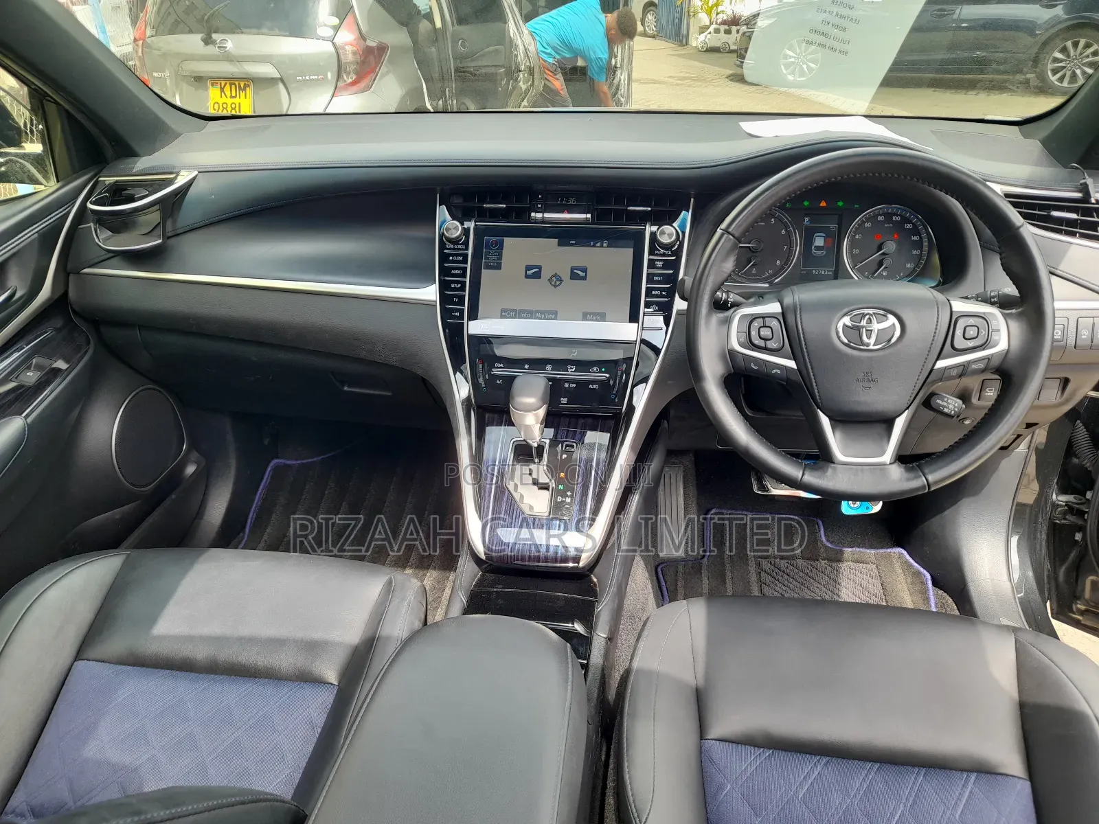 Toyota Harrier 2.0 2018 Black