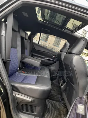 Toyota Harrier 2.0 2018 Black