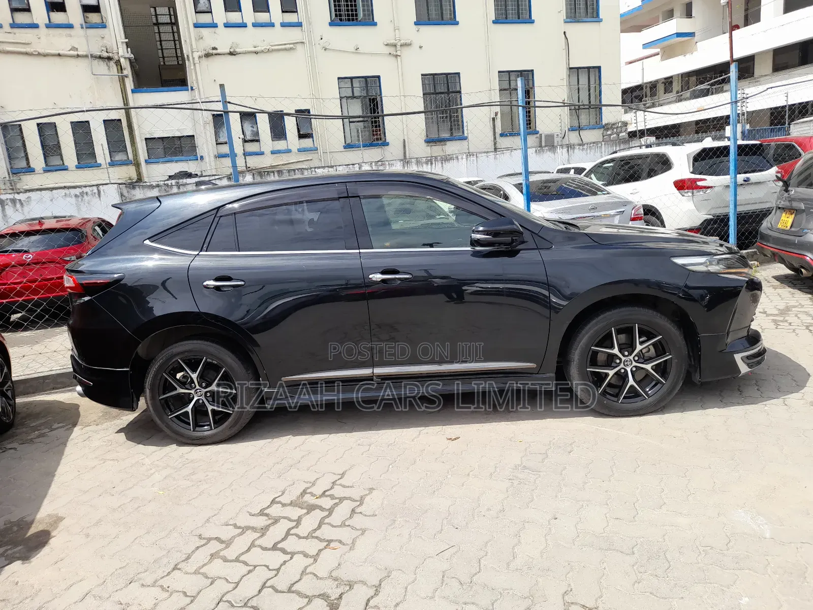 Toyota Harrier 2.0 2018 Black