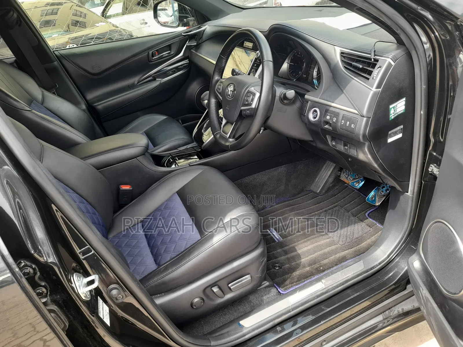 Toyota Harrier 2.0 2018 Black