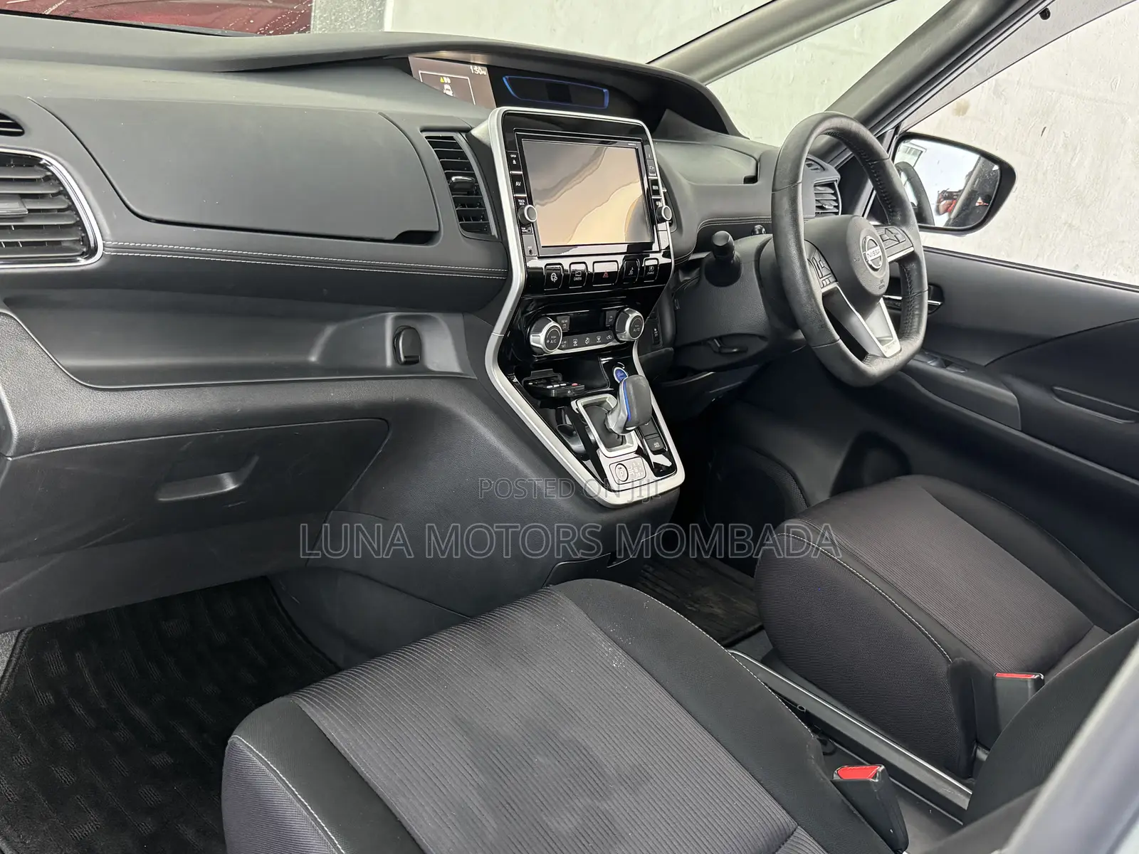 Nissan Serena 2019 Silver