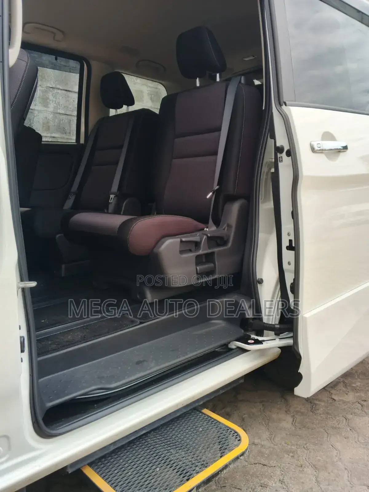 Nissan Serena 2018 White