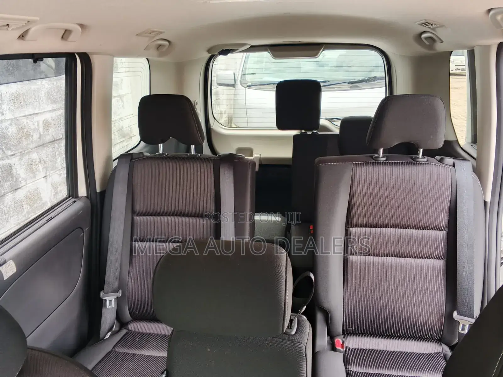 Nissan Serena 2018 White