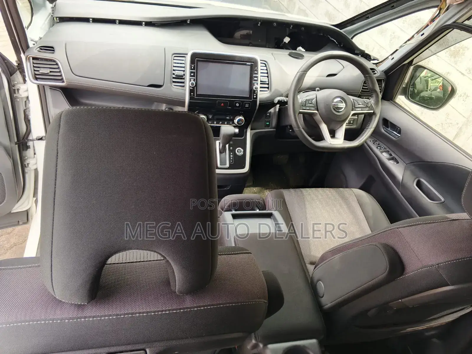 Nissan Serena 2018 White