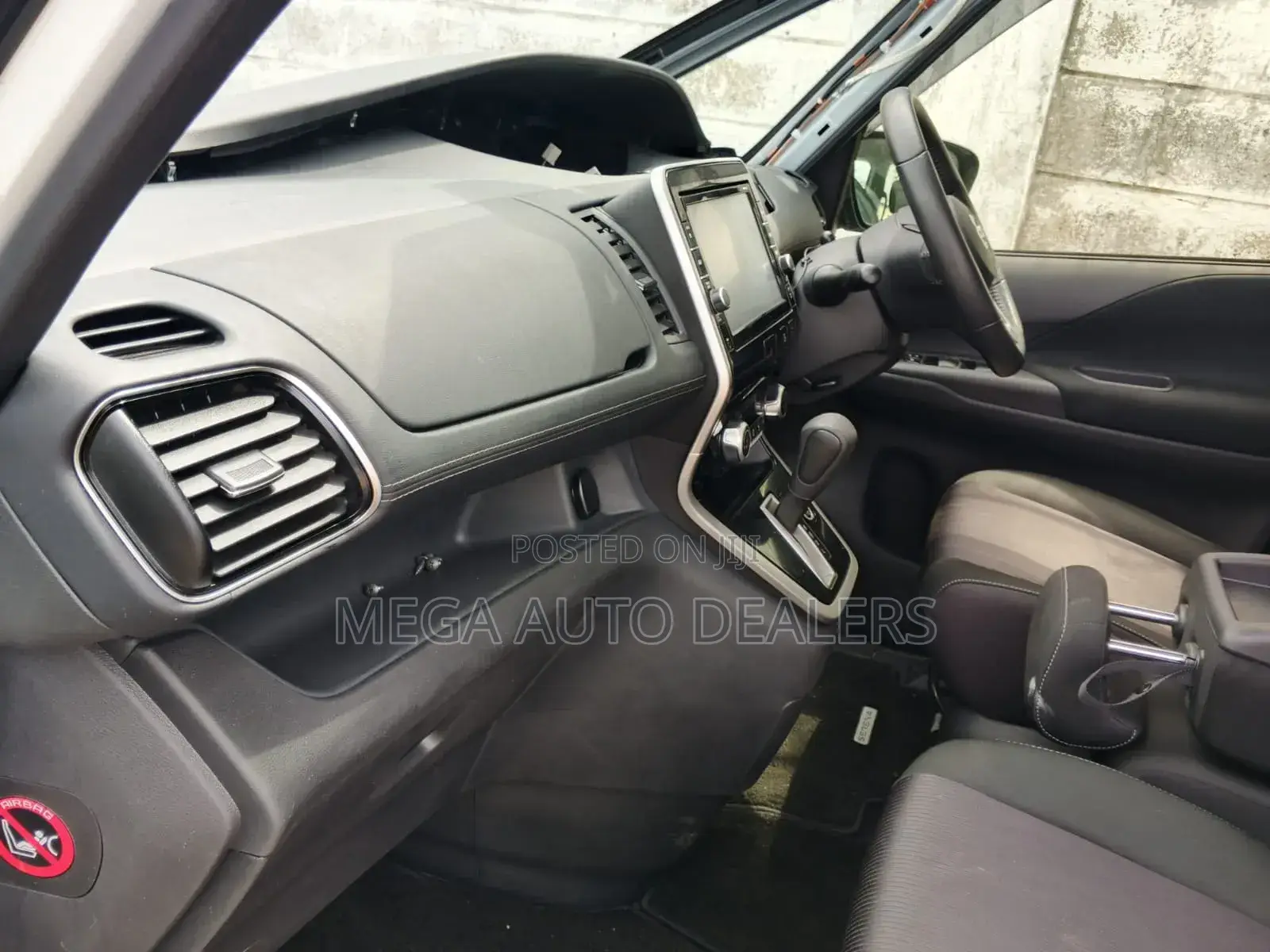 Nissan Serena 2018 White