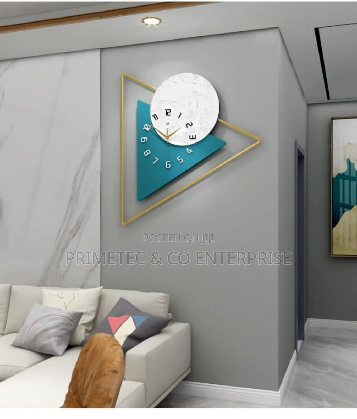 Triangular Clock With White Round Part