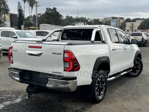 Toyota Hilux Revo Double Cab Deisel 2.4 AWD 2019 White