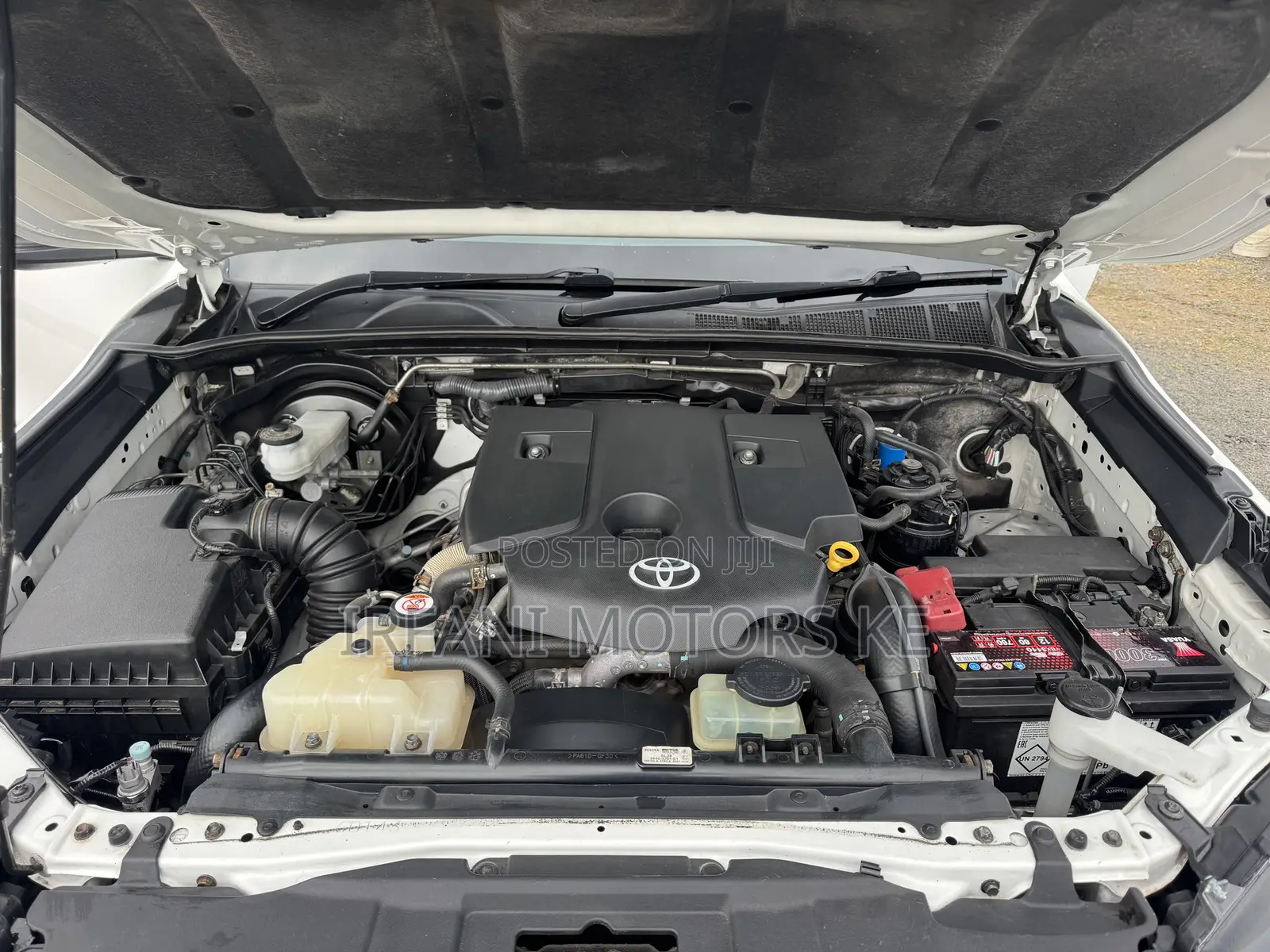 Toyota Hilux Revo Double Cab Deisel 2.4 AWD 2019 White
