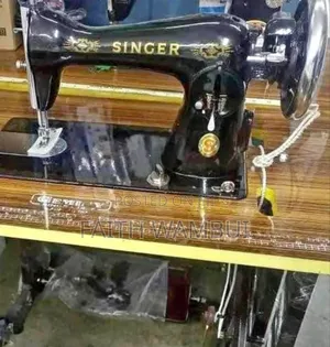 Complete Singer Sewing Machine/ Sewing Machine Singer