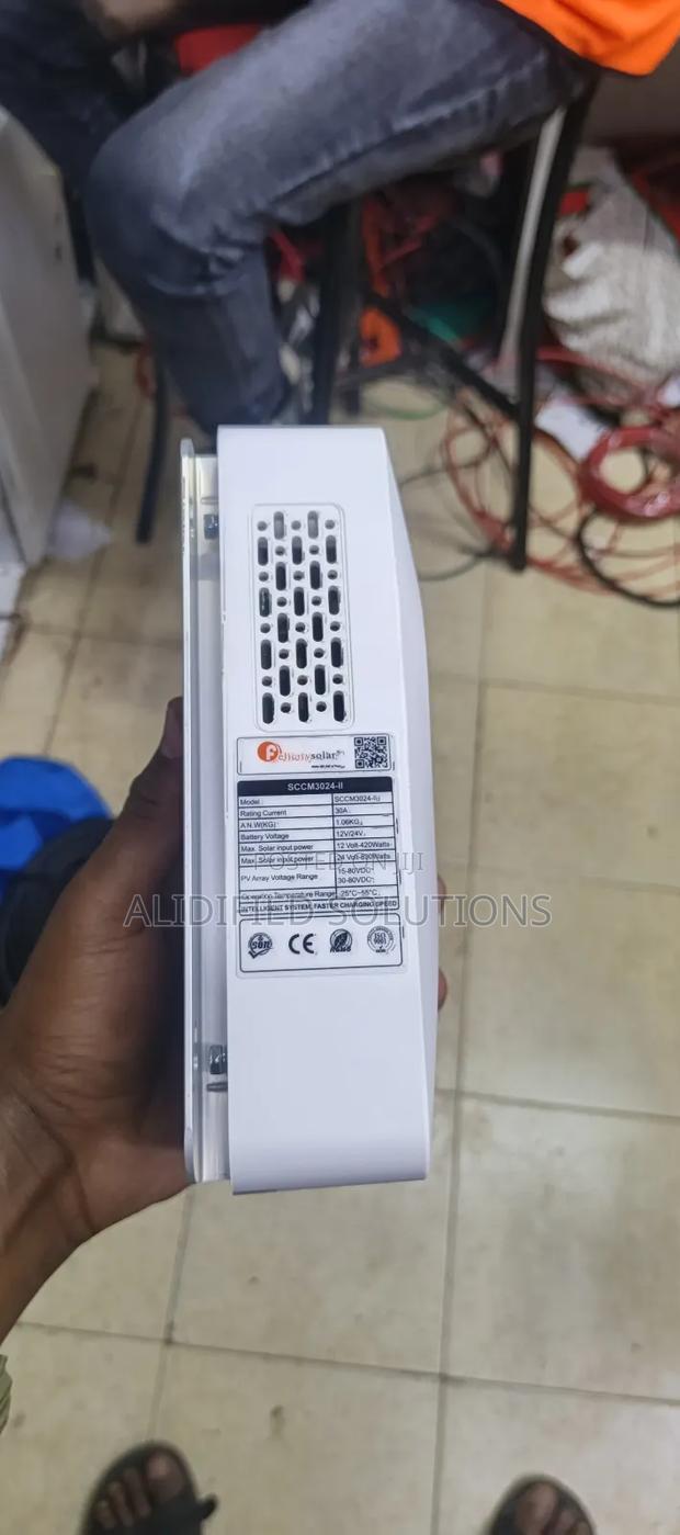 Quality 30a MPPT Charge Controller - thumbnail 2