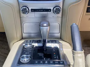 Toyota Land Cruiser 4.6 V8 ZX 2019 Black
