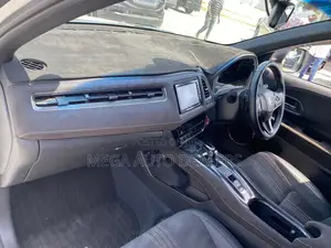 Honda Vezel 2018 White