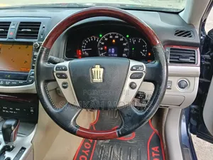Toyota Crown 2010 Blue