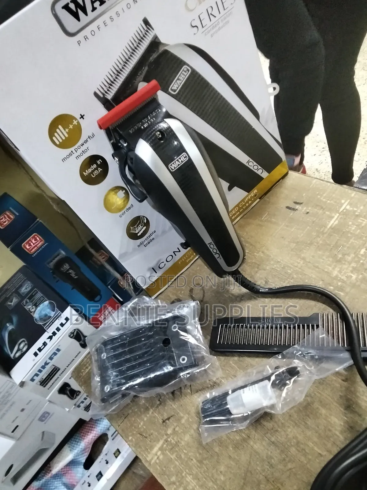 Available Classic Icon Wahl Shaving Machine / Classic Icon