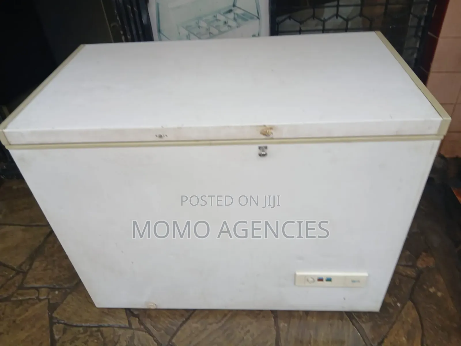 Ex-Uk Chest Freezer 325l