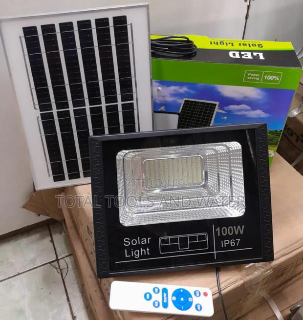 Waterproof Solar Street Light 100w With Inbuilt Battery