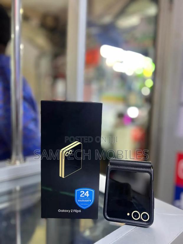 Samsung Galaxy Z Flip6 256 GB Black - main view