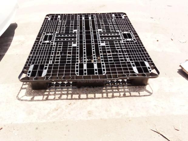 Black Plastic Pallets 1.1mtr*1.3mtrs - thumbnail 2