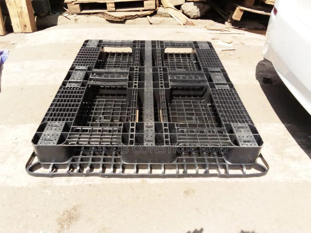 Black Plastic Pallets 1.1mtr*1.3mtrs - thumbnail 3
