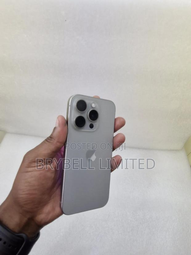 Apple iPhone 15 Pro 128 GB Gray - main view