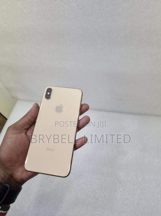 Apple iPhone XS Max 64 GB Gold - main view