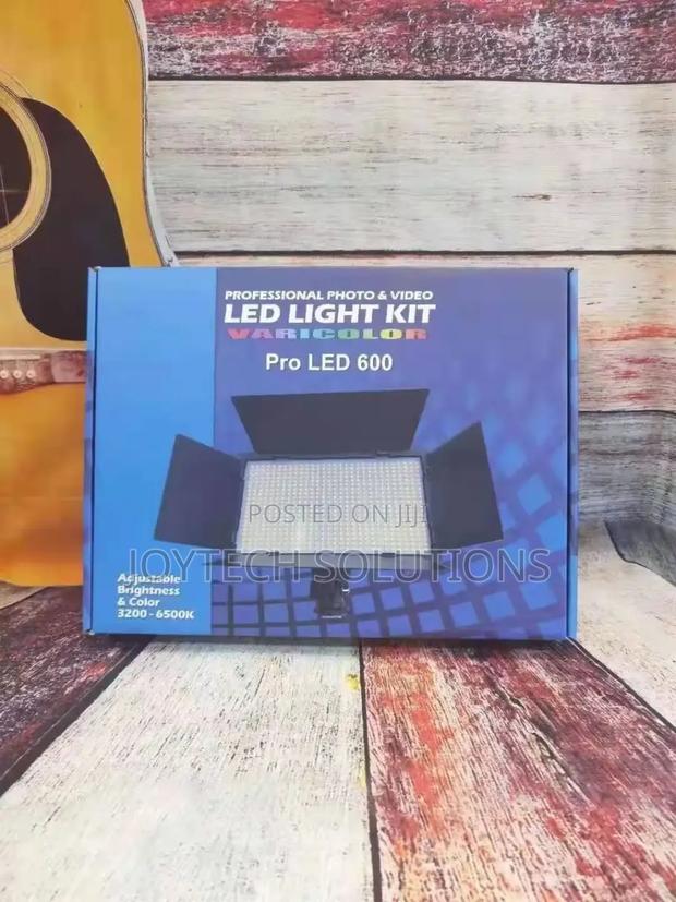 Video Light With a Tripod Stand Led 600 Pro - main view