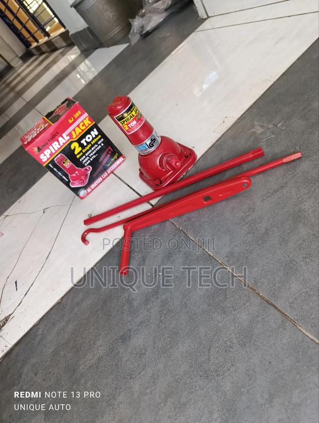 2t Spiral Car Jack – Compact Hand Crank Lifter - main view