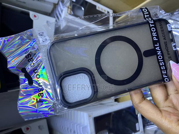 Mocca Transluscent Magnetic Case for iPhone 12/12 Pro - thumbnail 2