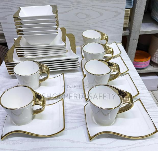 Wavy Gold Dinner Set - main view
