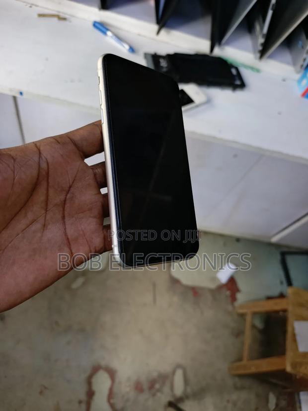 Apple iPhone 11 128 GB White - main view